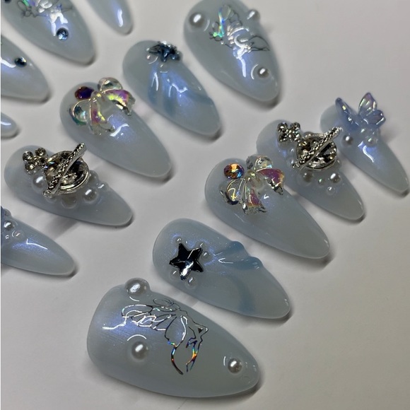 Korean Style Milky White Nails with Bows - Picture 1 of 7
